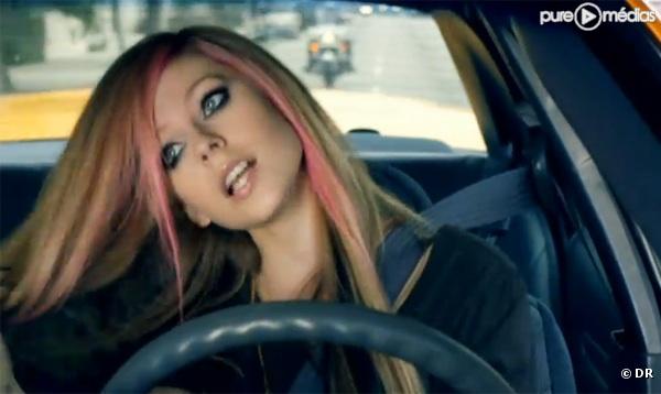 Avril Lavigne dans le clip de "What the Hell"