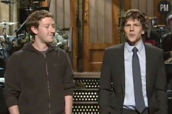 Mark Zuckerberg et Jesse Eisenberg sur le plateau de "Saturday Night Live"