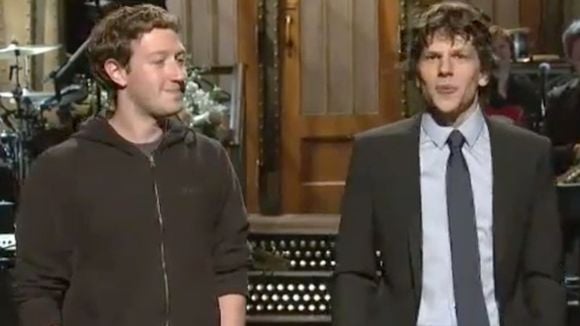 Vidéobuzz : quand le vrai Mark Zuckerberg rencontre son double dans "The Social Network" (VOST)