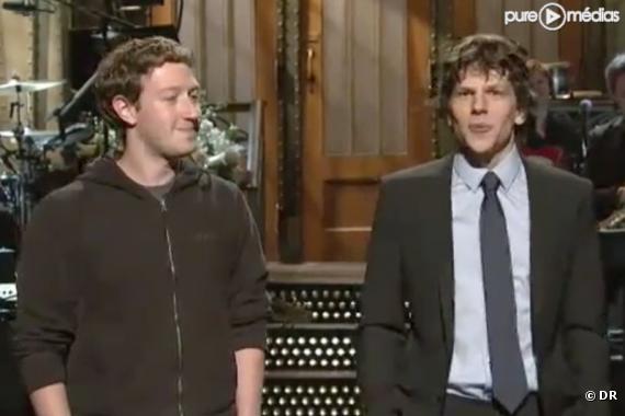 Mark Zuckerberg et Jesse Eisenberg sur le plateau de "Saturday Night Live"