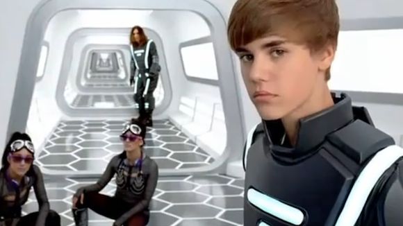 Pubs Super Bowl : Ozzy et Sharon Osbourne font équipe avec Justin Bieber