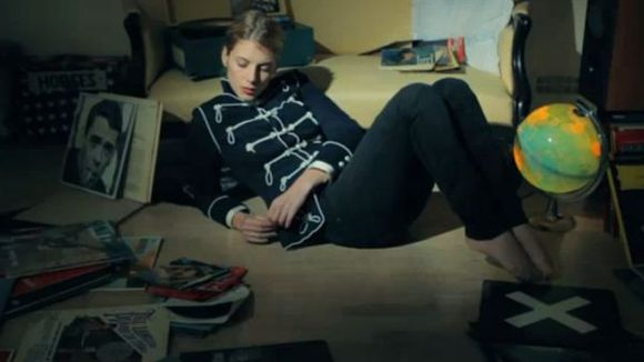 Mélanie Laurent se lance dans la chanson et offre son premier titre