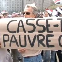 Filmé en Egypte avec une pancarte "Casse-toi pauvre con", un professeur est rapatrié en France (màj)