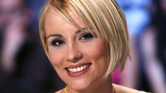 Elodie Gossuin arrive à la matinale de Fun Radio