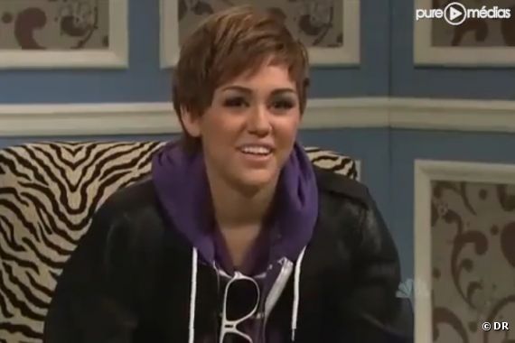 Miley Cyrus imite Justin Bieber