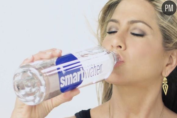 Jennifer Aniston dans la pub pour Smart Water