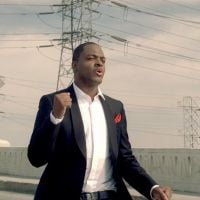 Clip : Taio Cruz change de registre avec "Telling the World"