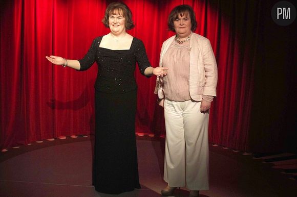 Susan Boyle découvre sa statue de cire au musée de Blackpool