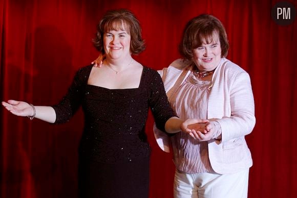 Susan Boyle découvre sa statue de cire au musée de Blackpool