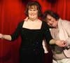 Susan Boyle découvre sa statue de cire au musée de Blackpool