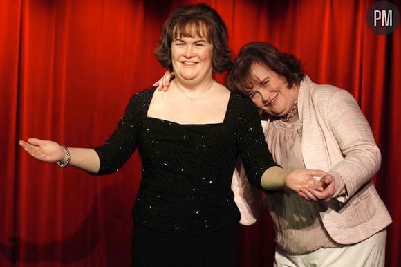 Susan Boyle découvre sa statue de cire au musée de Blackpool