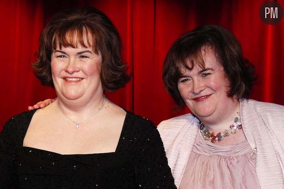 Susan Boyle découvre sa statue de cire au musée de Blackpool