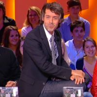 Zapping : Yann Barthès parodie "Un jour un destin" de Laurent Delahousse