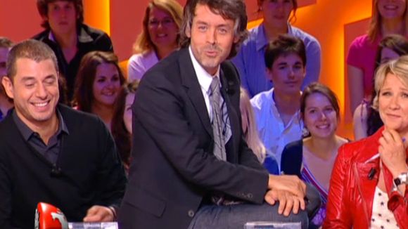 Zapping : Yann Barthès parodie "Un jour un destin" de Laurent Delahousse