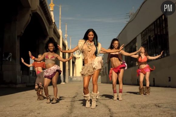 Nicole Scherzinger dans le clip de "Right There"