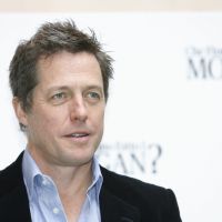 "Mon Oncle Charlie" : Hugh Grant a failli remplacer Charlie Sheen !