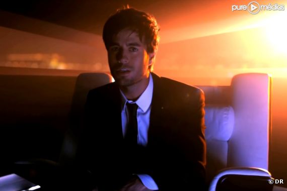 Enrique Iglesias dans le clip de "Dirty Dancer"