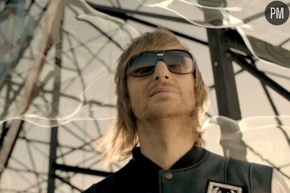 David Guetta dans le clip de "Where Them Girls At"