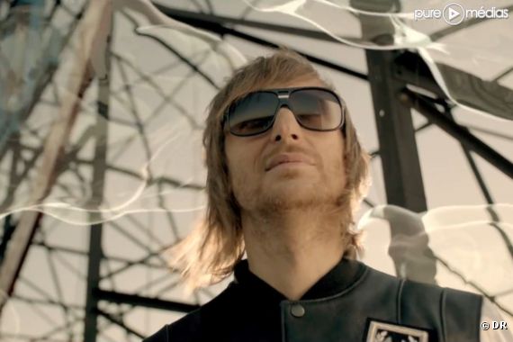 David Guetta dans le clip de "Where Them Girls At"