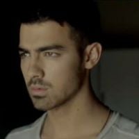 Clip : Joe Jonas fait équipe avec Chris Brown pour son premier single solo