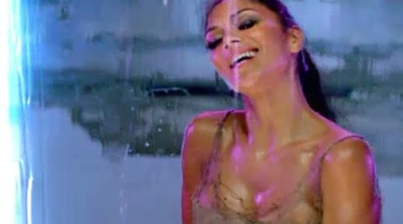 Nicole Scherzinger dans le clip de "Wet"