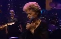 Etta James chante son tube "At Last"