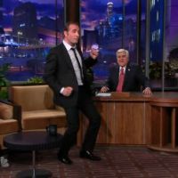 Jean Dujardin fait le clown sur le plateau du "Tonight Show" de Jay Leno