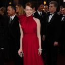 Emma Stone sur le tapis rouge des Oscars 2012