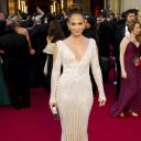 Jennifer Lopez sur le tapis rouge des Oscars 2012