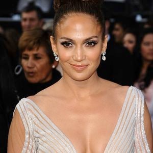 Jennifer Lopez sur le tapis rouge des Oscars 2012