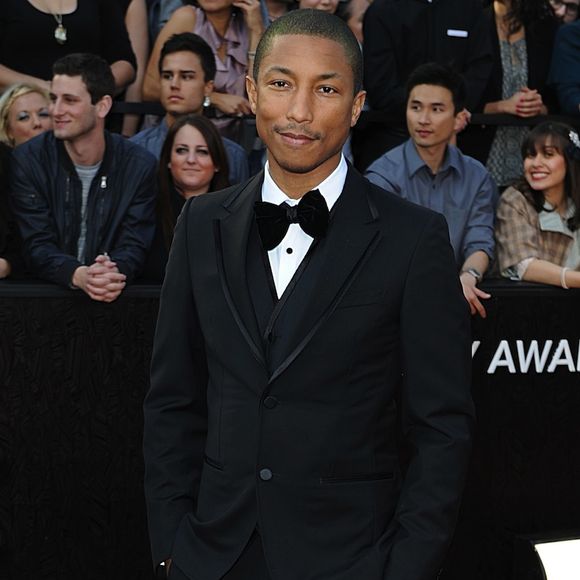 Pharrell Williams sur le tapis rouge des Oscars 2012