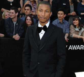 Pharrell Williams sur le tapis rouge des Oscars 2012
