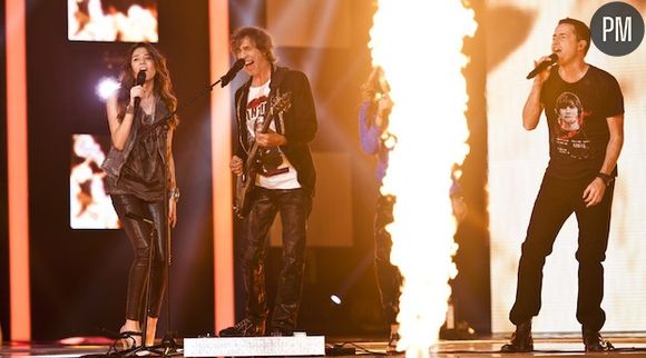 Louise, Louis Bertignac et Philippe Tailleferd sur le plateau de "The Voice" sur TF1, le 7 avril