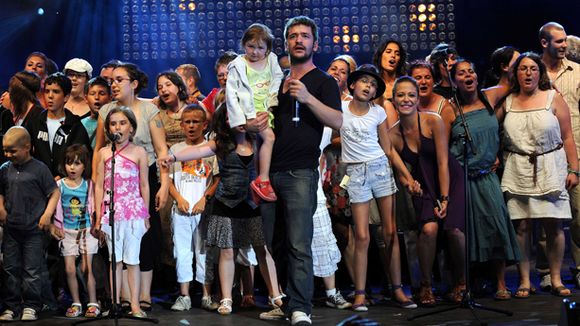 Endemol offre à "Tout le monde chante contre le cancer" un doc pour France 2 cet été