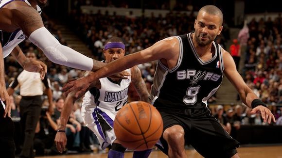 Tony Parker blessé dans une bagarre entre Drake et Chris Brown