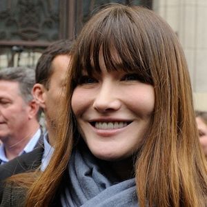 Carla Bruni reprend "Les Gens du Nord" avec Enrico Macias