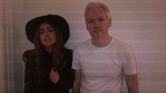 Lady Gaga a rendu visite à Julian Assange