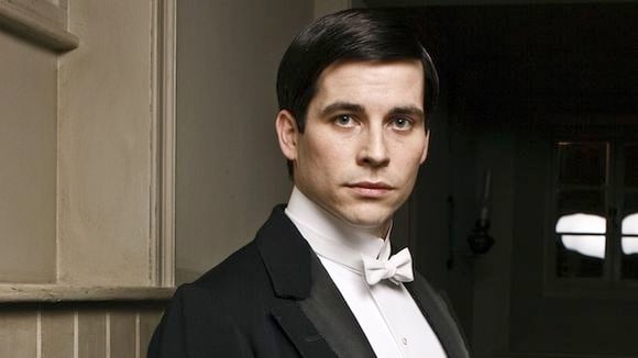 "Downton Abbey" : un baiser entre deux hommes coupé par une chaîne grecque !