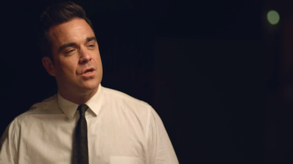 Clip : Robbie Williams acteur et chef d'orchestre dans "Different"