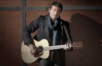 Patrick Bruel dévoile le clip de "Lequel de nous"