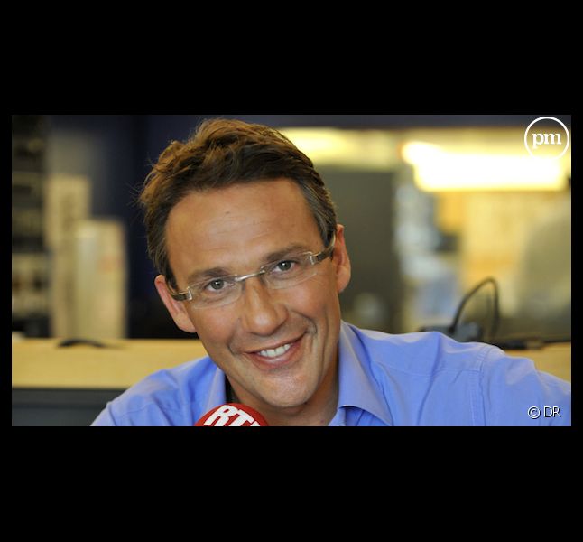 Avec 1,25 million d'auditeurs en moyenne, Julien Courbet présente sur RTL le programme de journée réalisant la meilleure audience de la FM.