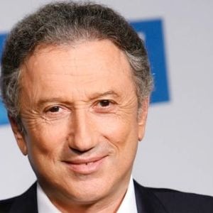 Avec 595.000 auditeurs, Michel Drucker et son "Faites entrer l'invité" sur Europe 1 se fait devancer par "Les grandes gueules" de RMC.