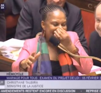 Christiane Taubira a un fou rire à l'Assemblée Nationale...
