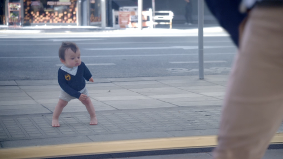 Pub : Evian fait de nouveau danser des bébés !