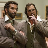 Bande-annonce : Christian Bale et Bradley Cooper méconnaissables dans "American Hustle"