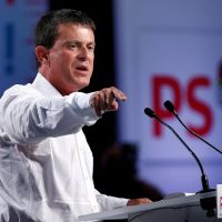 Manuel Valls va porter plainte contre "L'Express" pour diffamation