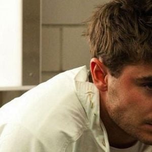 Zac Efron campe le Dr. Jim Carrico dans "Parkland"