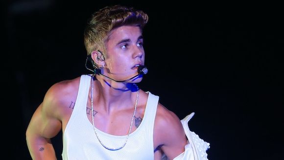 Justin Bieber présente son nouveau single, "Heartbreaker"