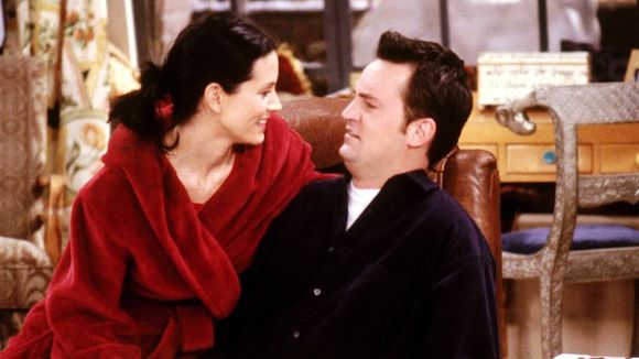 "Friends" : Matthew Perry va retrouver Courteney Cox dans "Cougar Town"