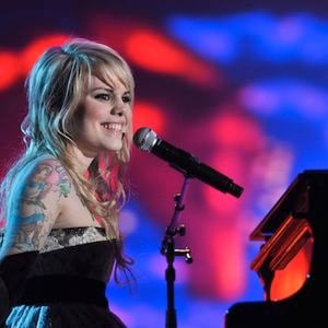 Coeur de Pirate reprend "Mistral gagnant" dans "La bande à Renaud".